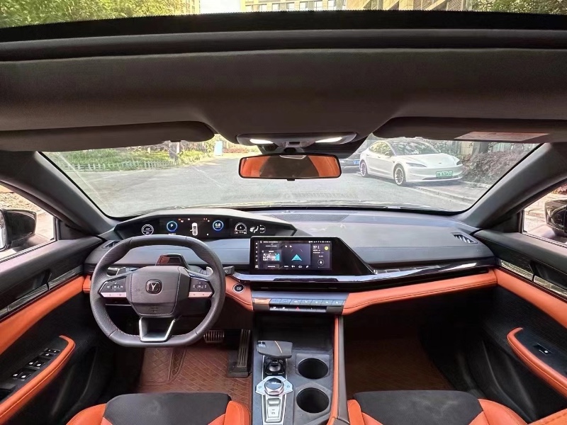 成都24年长安汽车UNI5