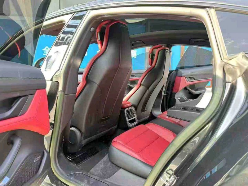 深圳22年保時捷Taycan5