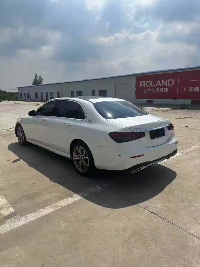 济宁21年奔驰E8