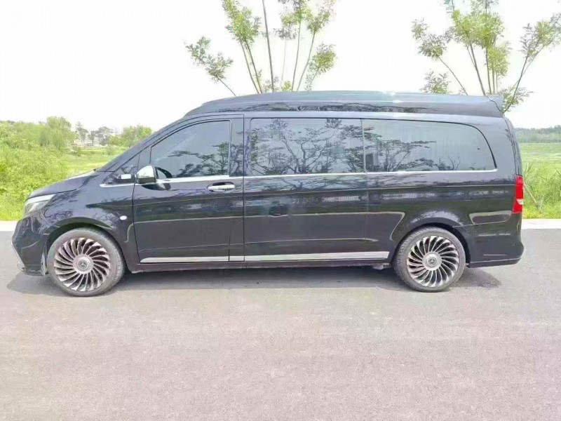 青岛20年奔驰威霆3