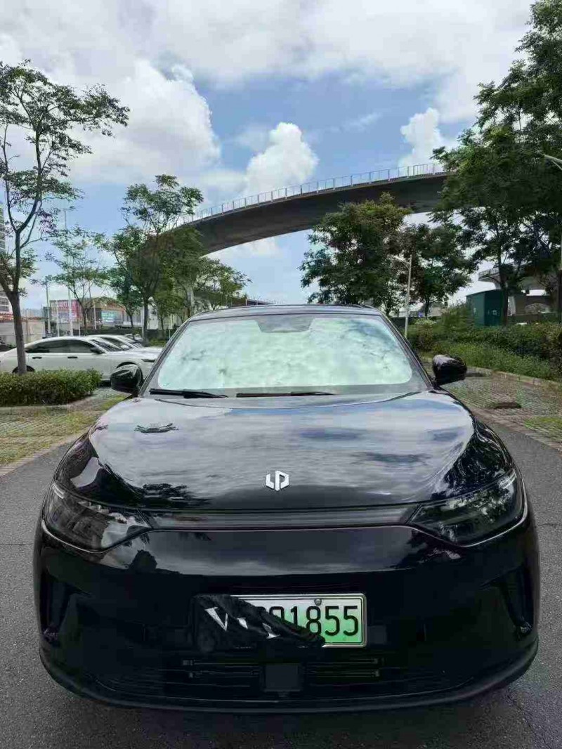 襄陽24年零跑汽車C111