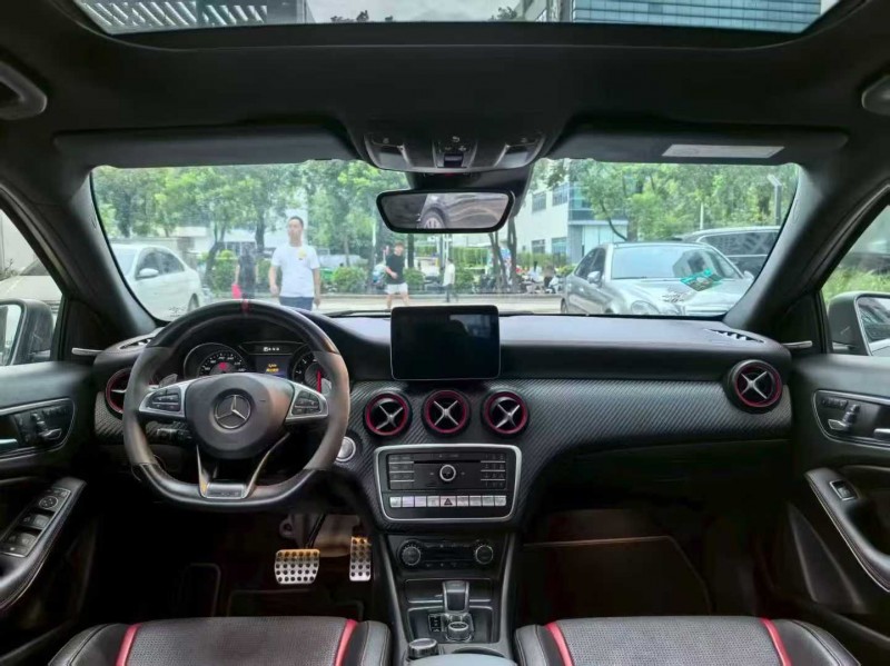 广州17年奔驰AMG4