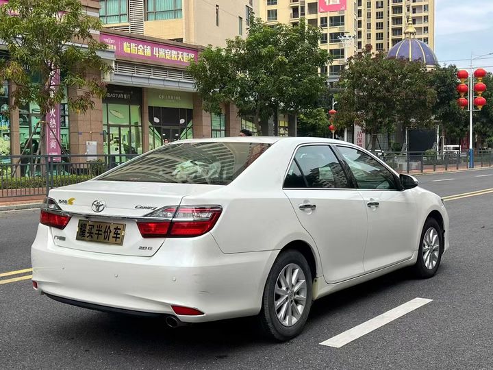 東莞16年豐田凱美瑞8