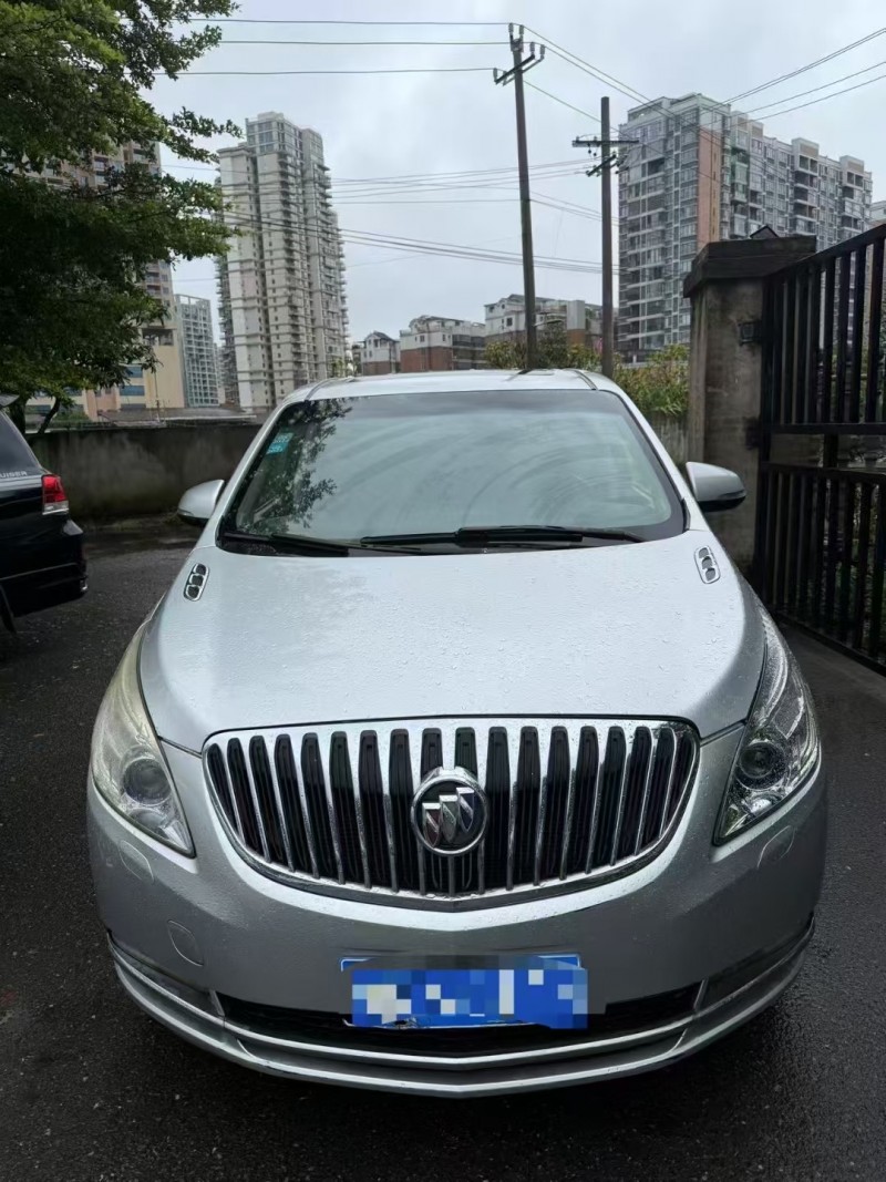 防城港12年別克GL81