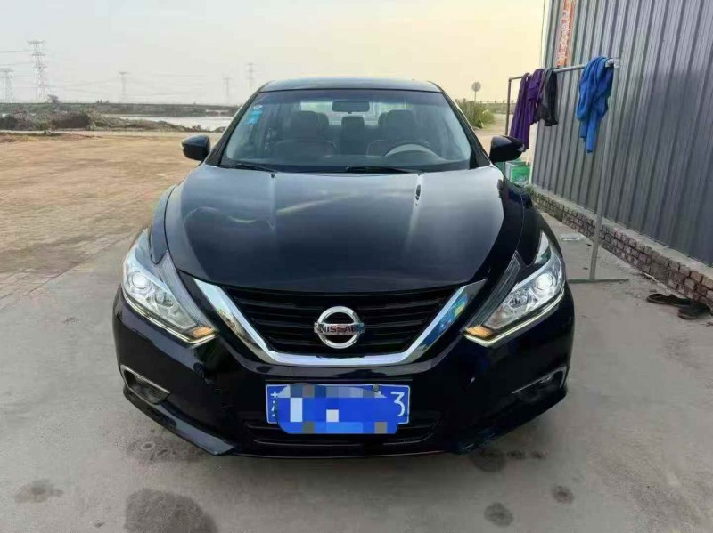 張家口17年日產天籟1