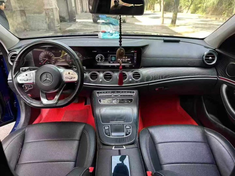 张家界19年奔驰E4