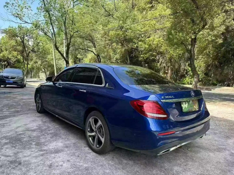 张家界19年奔驰E8