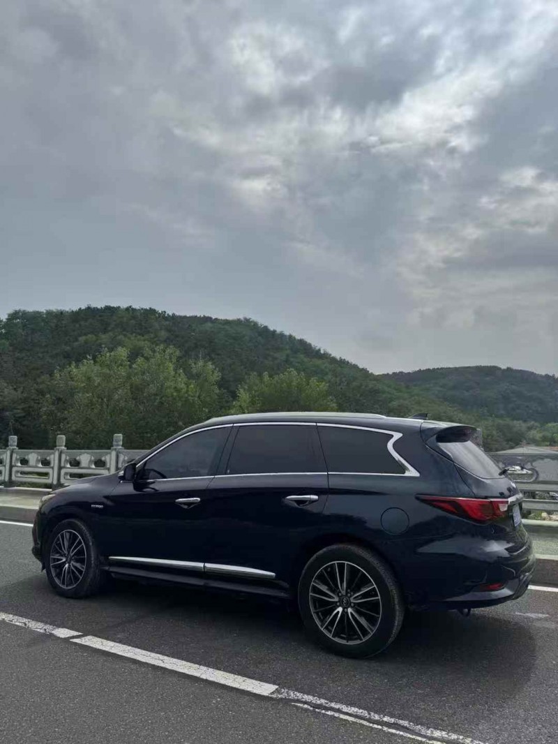 濟寧18年英菲尼迪QX607