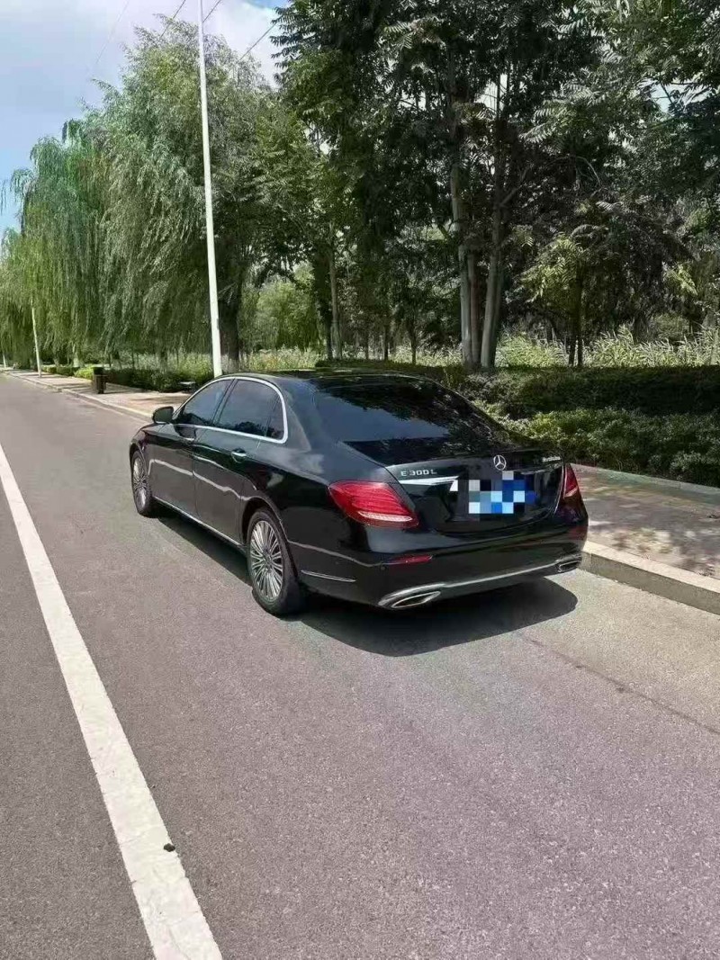 济宁20年奔驰E8