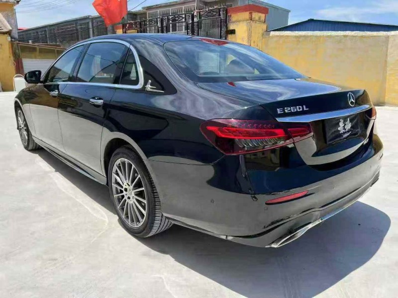 济宁22年奔驰E8