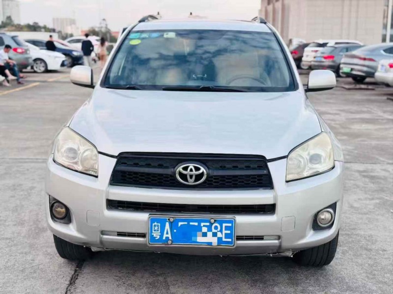 东莞10年丰田RAV41