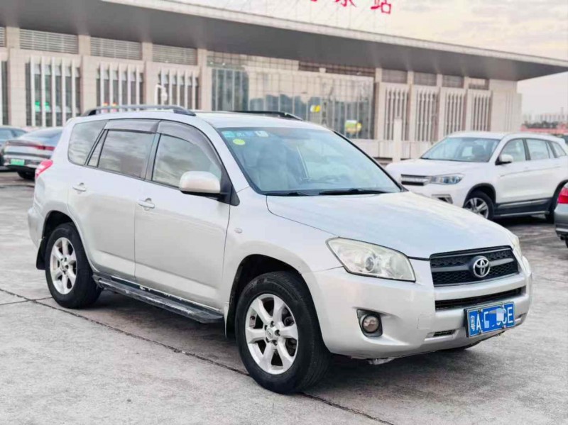 东莞10年丰田RAV42
