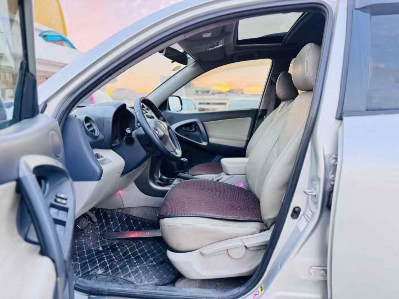 东莞10年丰田RAV44