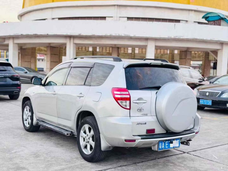 东莞10年丰田RAV47