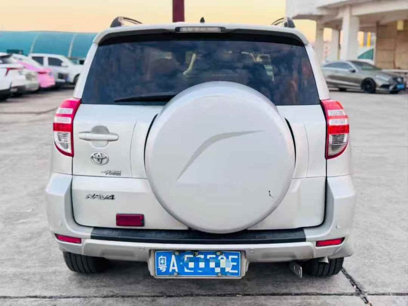 东莞10年丰田RAV48