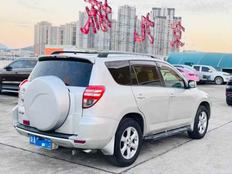 东莞10年丰田RAV49