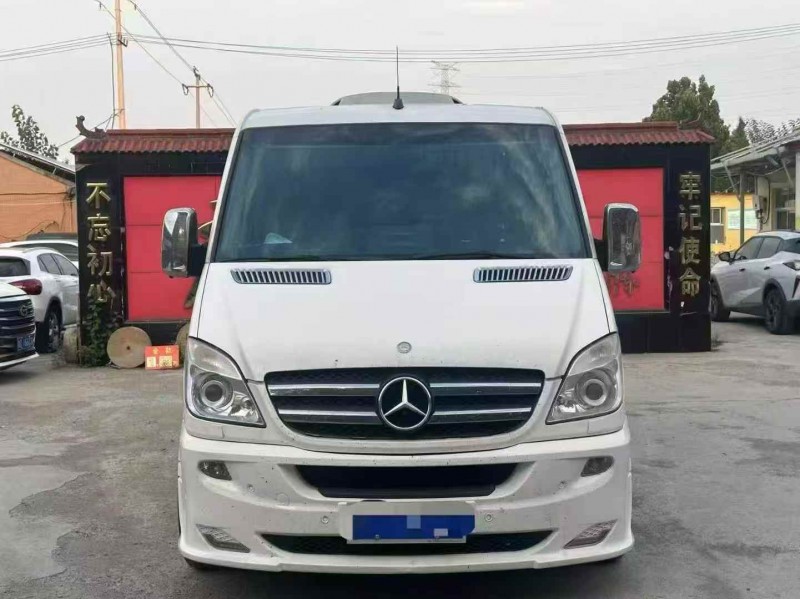 青岛14年奔驰斯宾特1