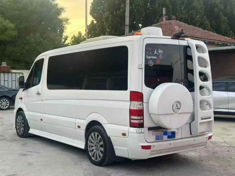 青岛14年奔驰斯宾特8