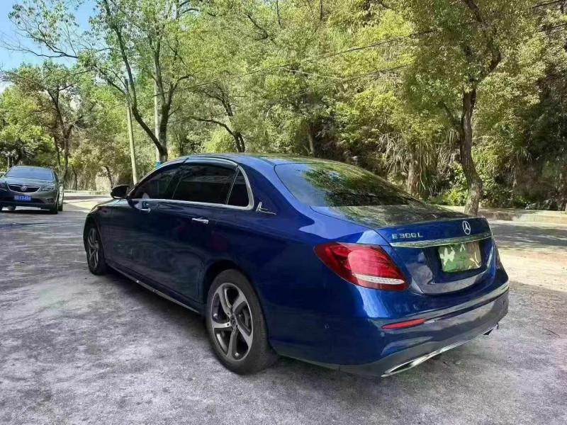 张家界19年奔驰E8