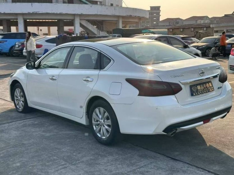 東莞18年日產天籟7