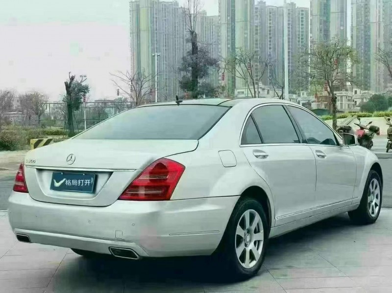东莞10年奔驰S8