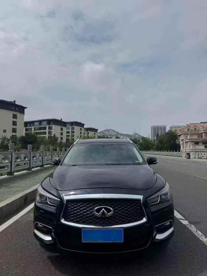 青島18年英菲尼迪QX601