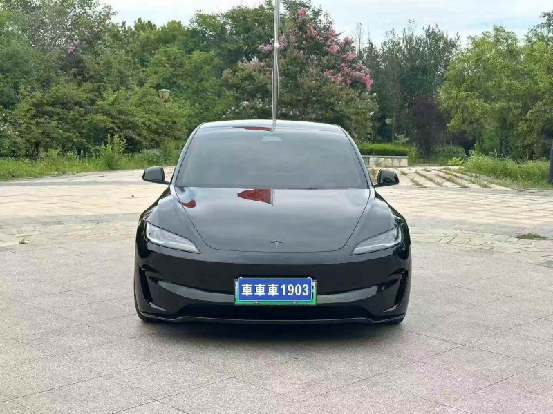 青島25年特斯拉MODEL 31