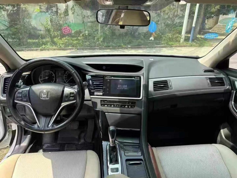 深圳16年本田思铂睿4