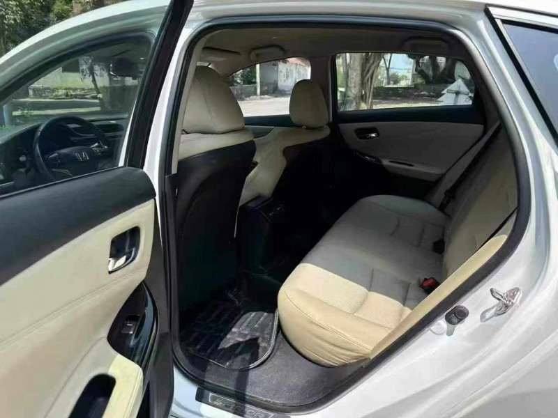 深圳16年本田思铂睿6