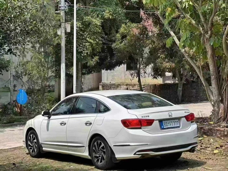 深圳16年本田思铂睿8