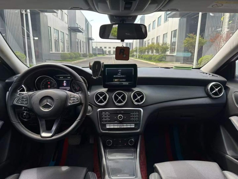 徐州18年奔驰GLA6