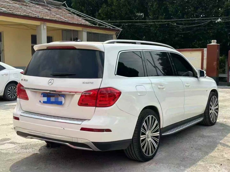 青岛13年奔驰GL8