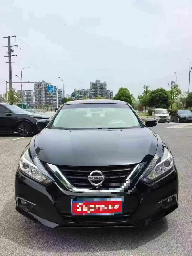 九江18年日产天籁1