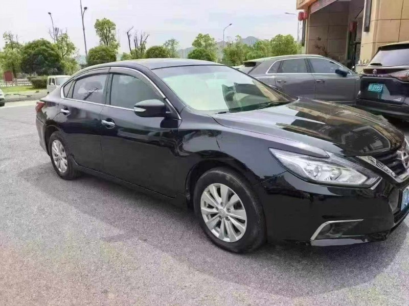 九江18年日产天籁2