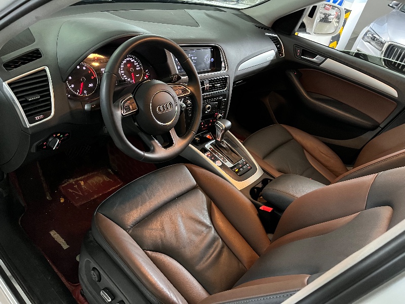 成都18年奥迪Q54