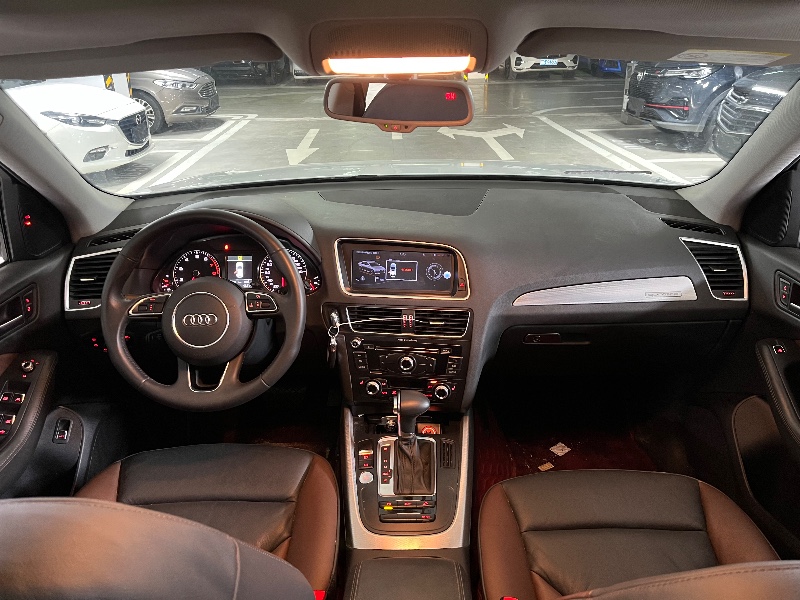 成都18年奥迪Q56