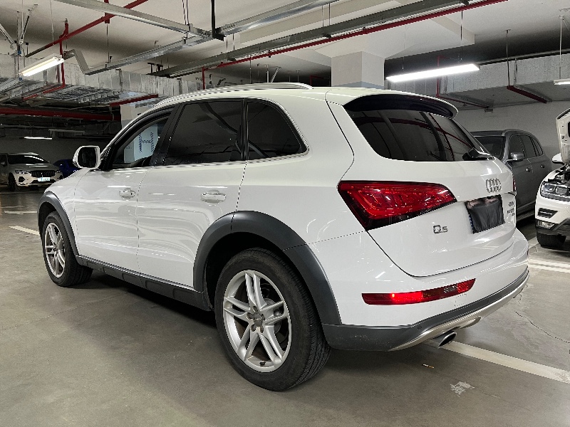 成都18年奥迪Q57