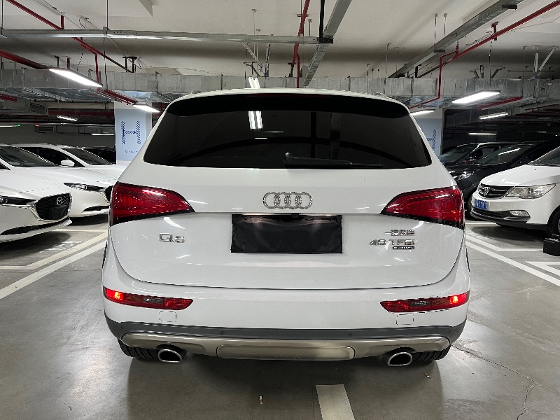 成都18年奥迪Q58