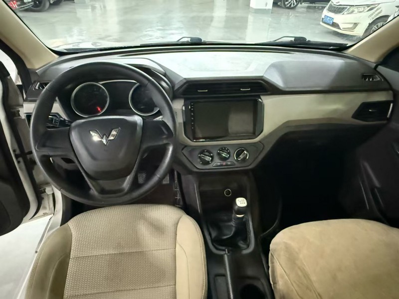 曲靖21年五菱汽车宏光5