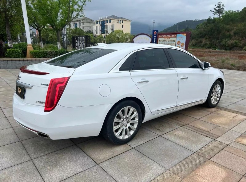 濟寧14年凱迪拉克XTS8