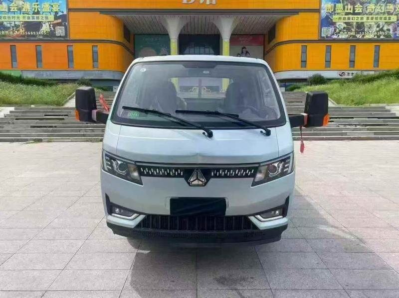 濟寧24年卡車系列重汽豪沃1