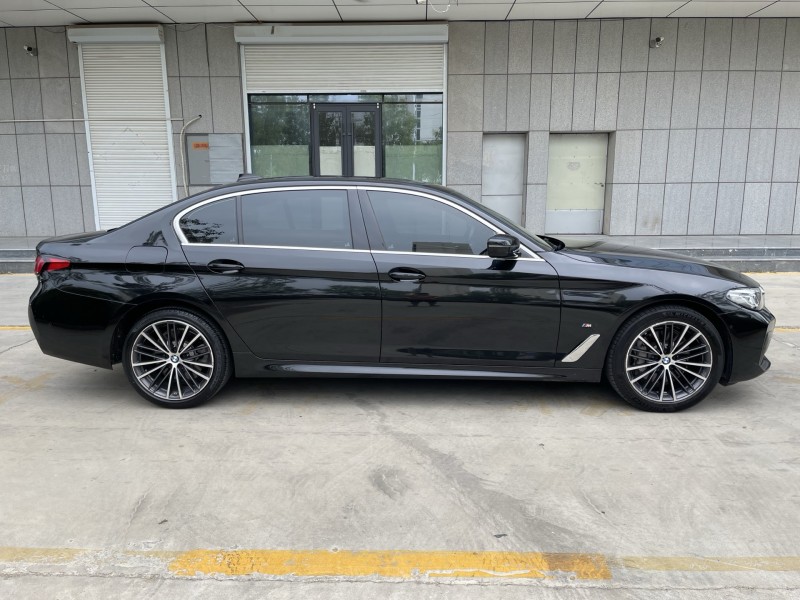 济宁21年宝马5系8