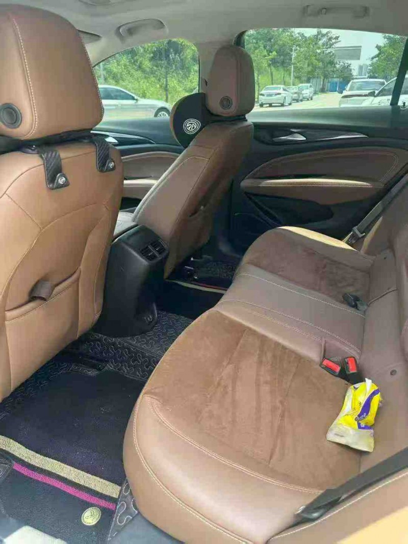 南宁22年别克君越6