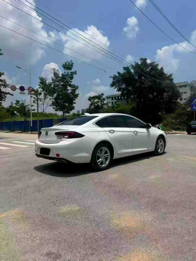 南宁22年别克君越7