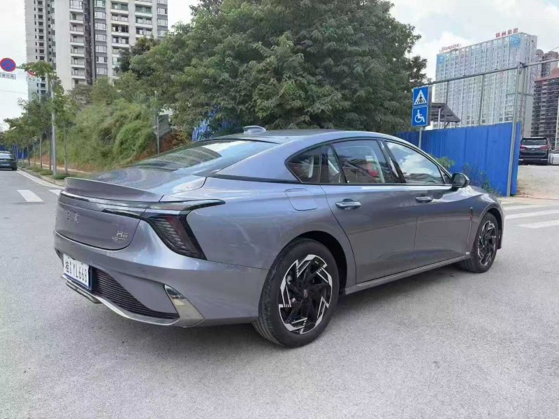 南宁24年红旗H68