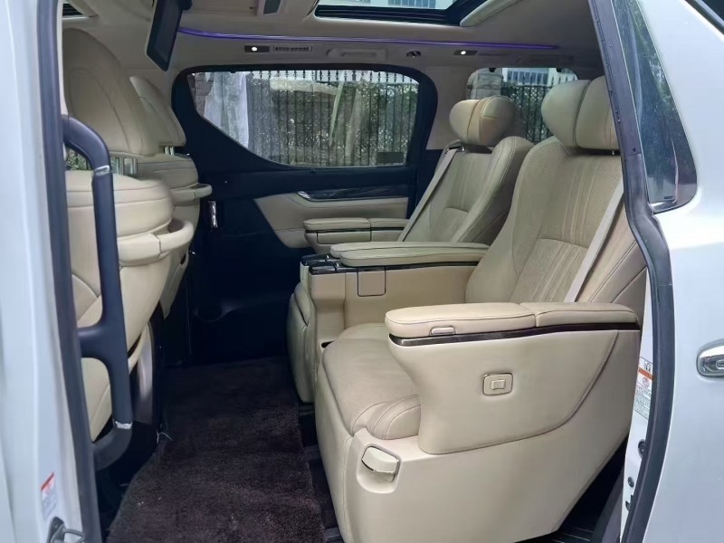 深圳19年豐田埃爾法5