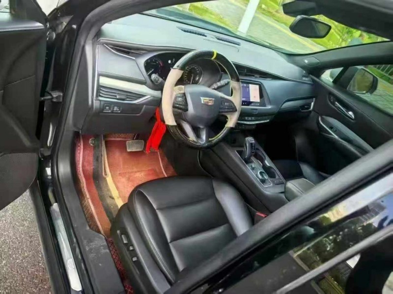 武汉20年凯迪拉克XT44