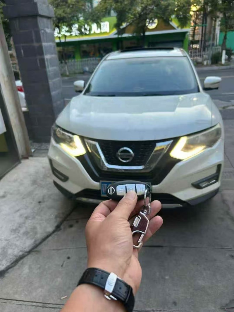 南昌17年日产奇骏1