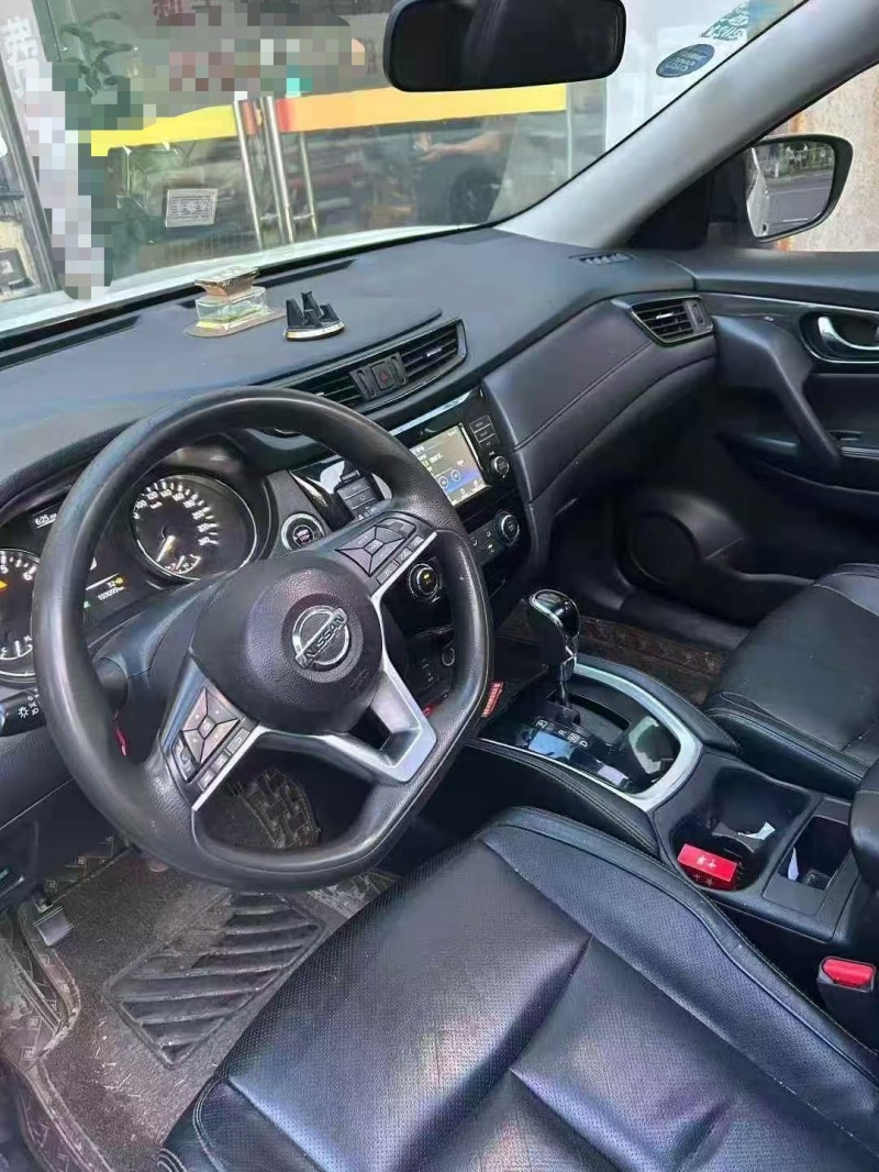 南昌17年日产奇骏2