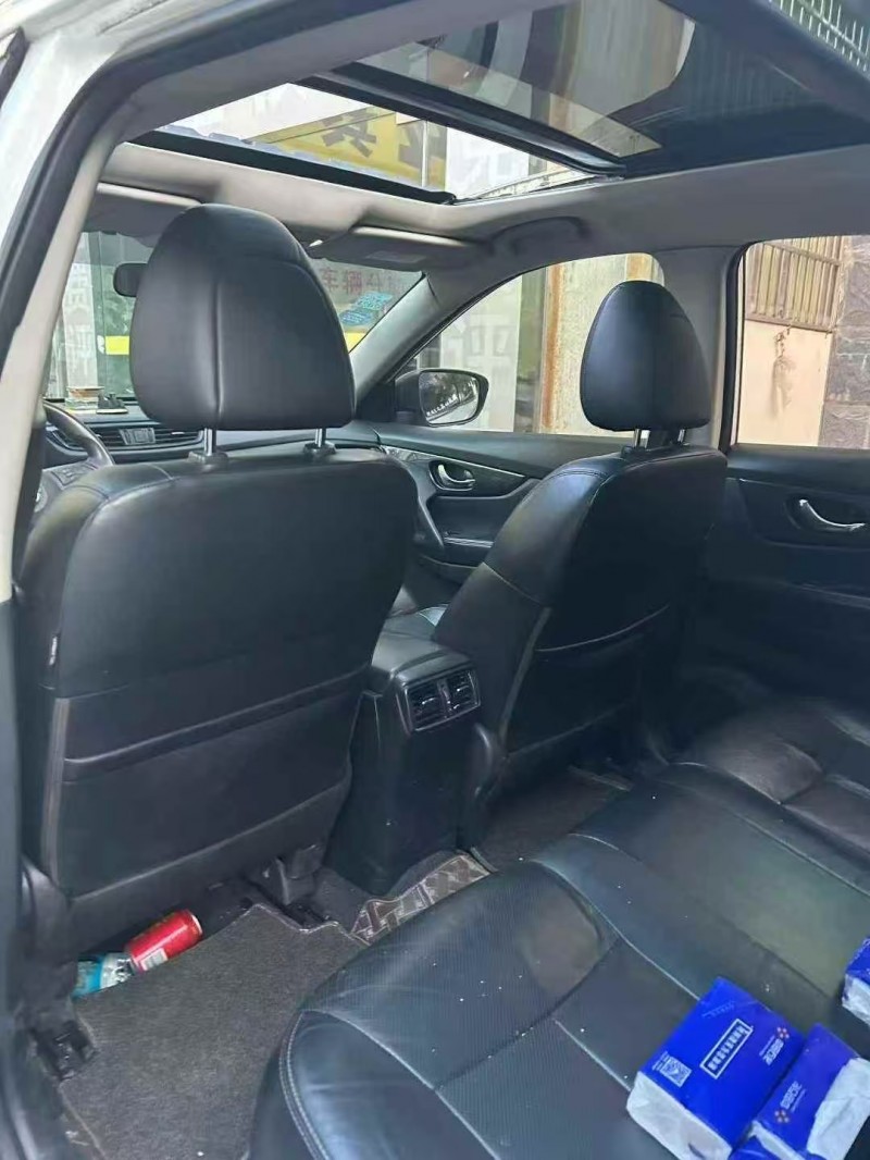 南昌17年日产奇骏3